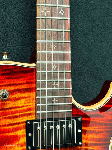 Knaggs Guitars - Influence Kenai - Hollowbody - T1 Maple Top - Fire - Gloss Nitro - R/W Fret Board - Nickel Hardware - Tremolo - OHSC